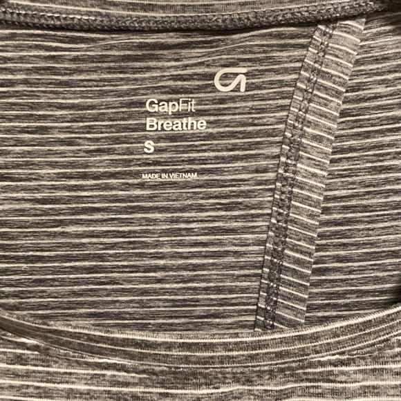 GapFit Breathe Long Sleeved Open Back T-Shirt, Size S - Picture 2 of 11